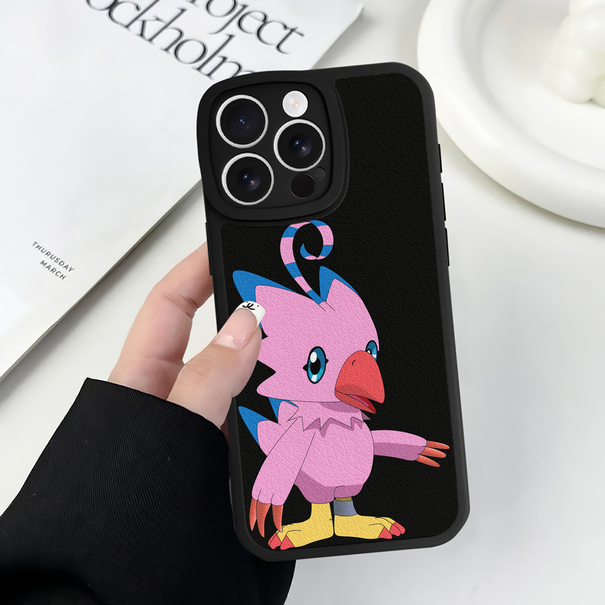 （画像用） Digimon デジタルモンスター/デジモン 【iPhone 16シリーズ対応】シリコンスマホケース（レザー調） 材質：シリコン